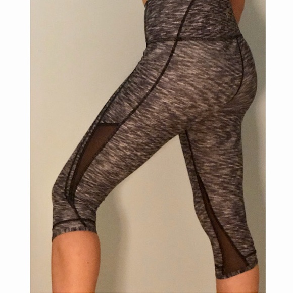 Lululemon Cropped Leggings Size 2 - Picture 4 of 6